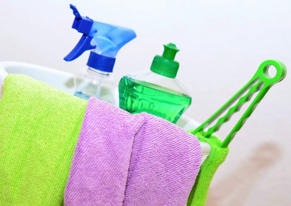 Cleaning with Colors