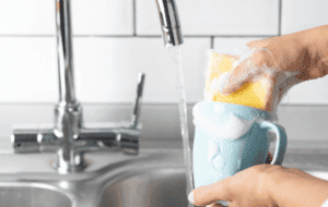 cleaning cup with sponge